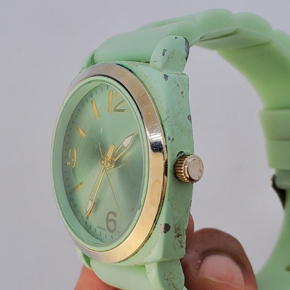 40MM Women's Watch Light Green Dial Light Green Plastic Bands New Battery - Picture 3 of 13